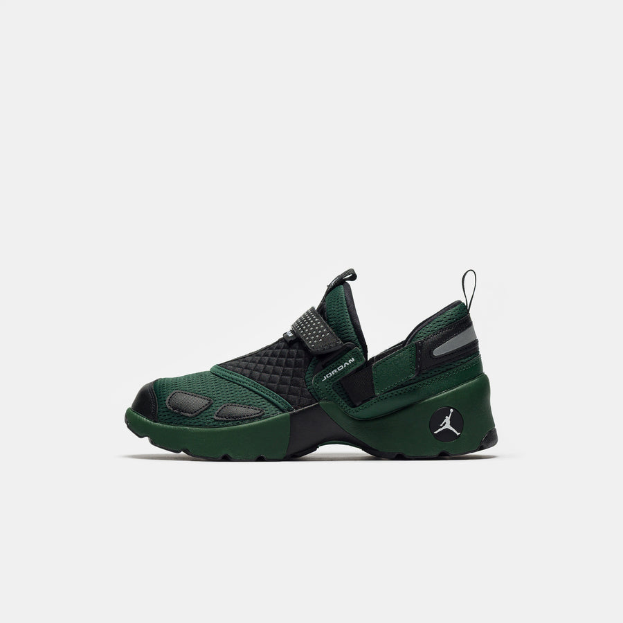 Trunner LX Sneaker in Fir/White/Reflective Silver/Black