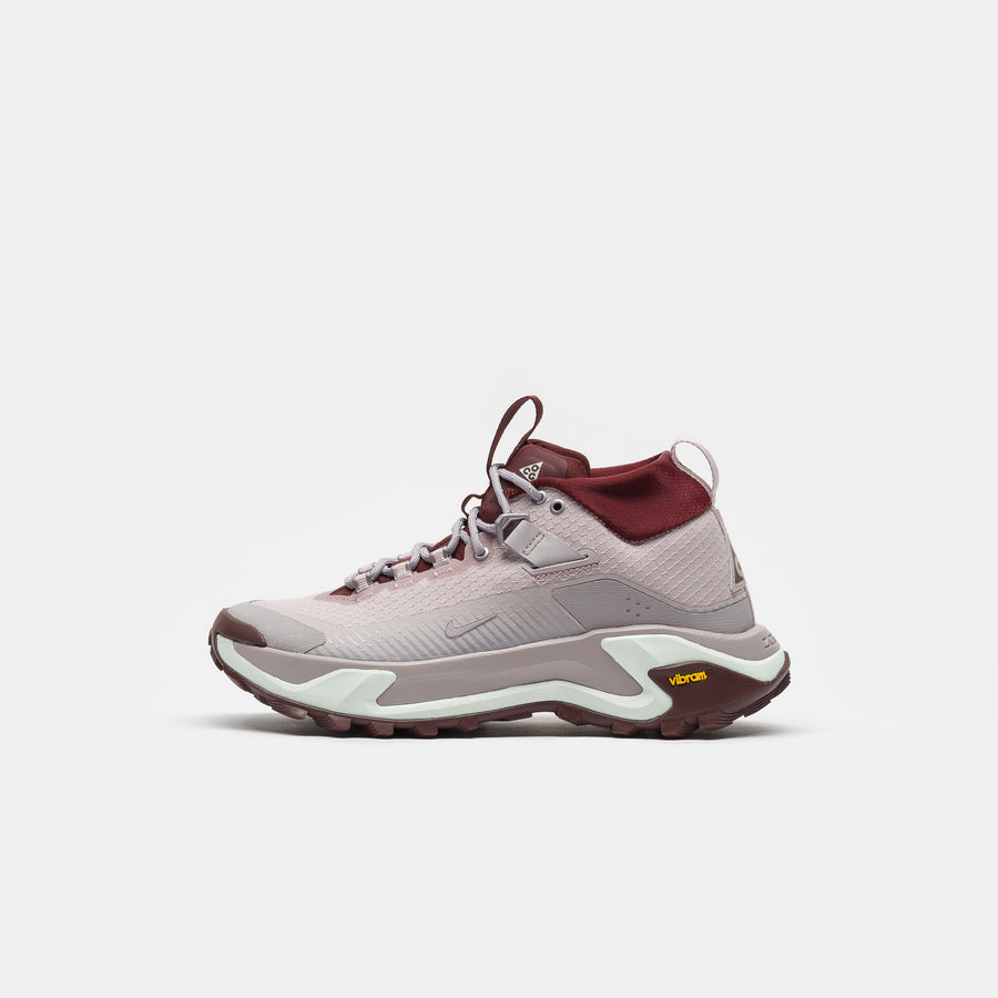 ACG Zegama Hike Sneaker in Platinum Violet/Platinum Violet