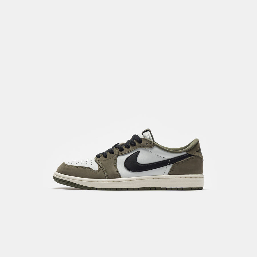 Air Jordan 1 Retro Low Sneaker in Medium Olive/Black/Summit White/Sail