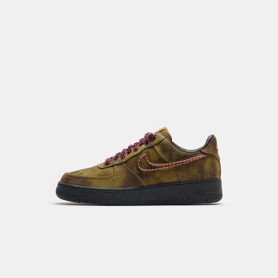 Air Force 1 Sneaker in Desert Moss/Fierce Pink/Midwest Gold