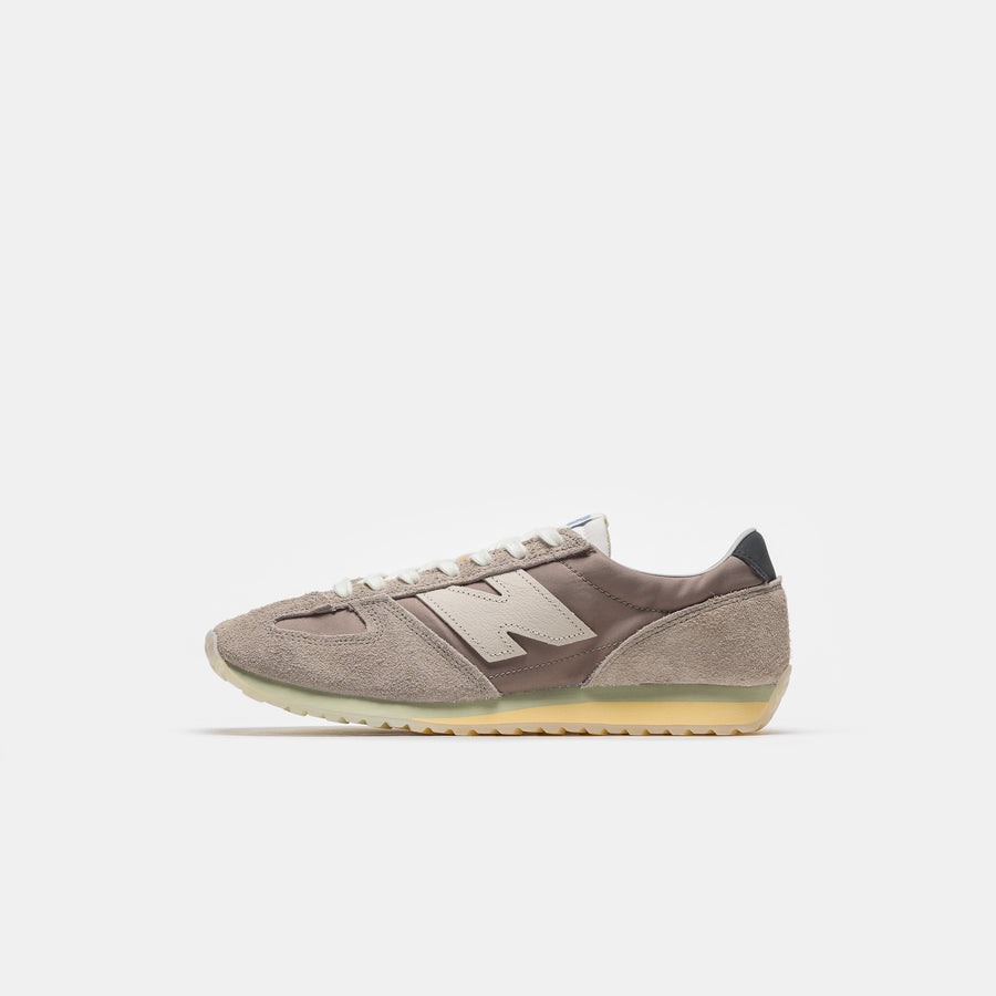 471 Grey Days Sneaker in Arid Stone/Raincloud/Morel